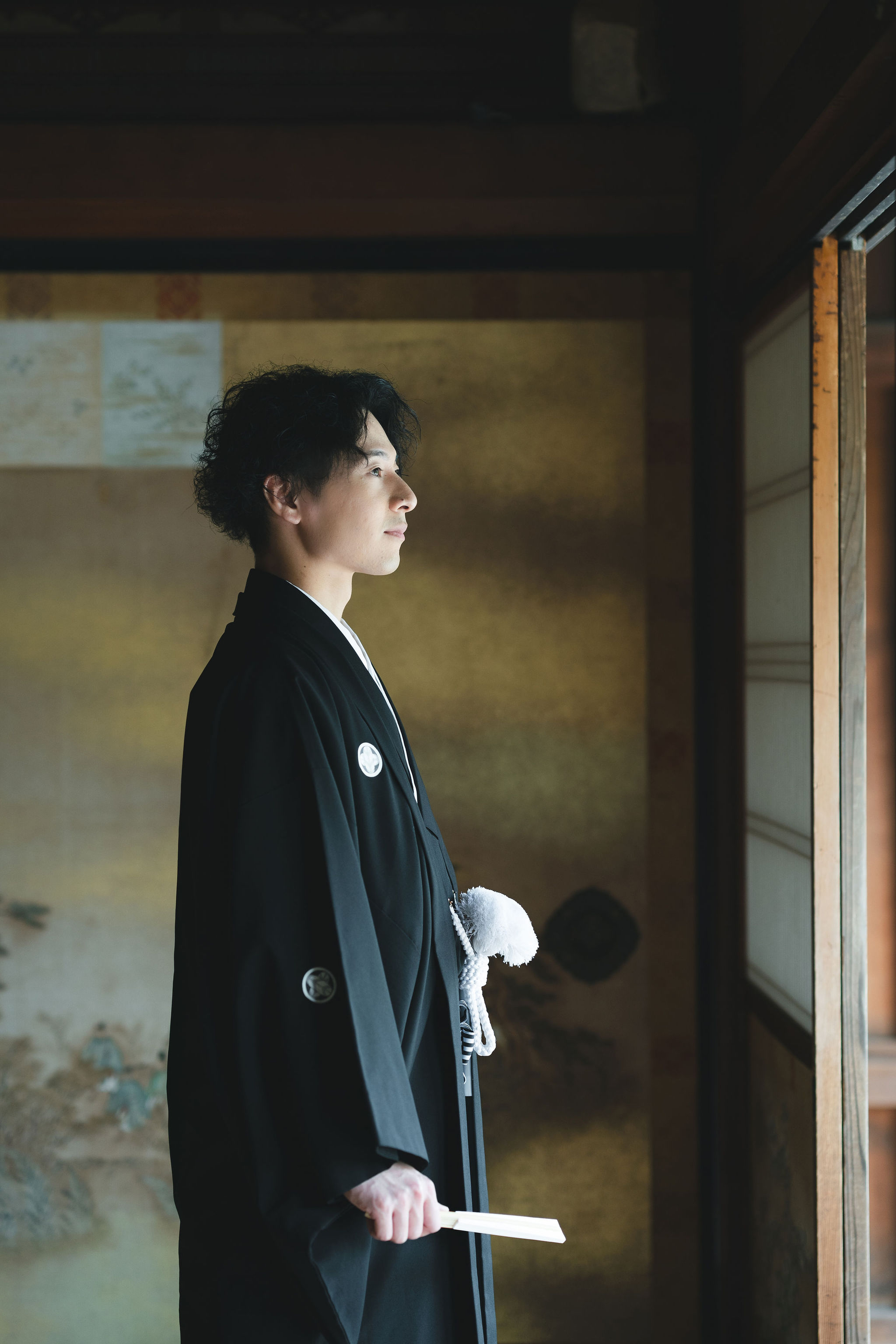黒紋付袴スタイルの新郎様｜仁和寺の宸殿にて