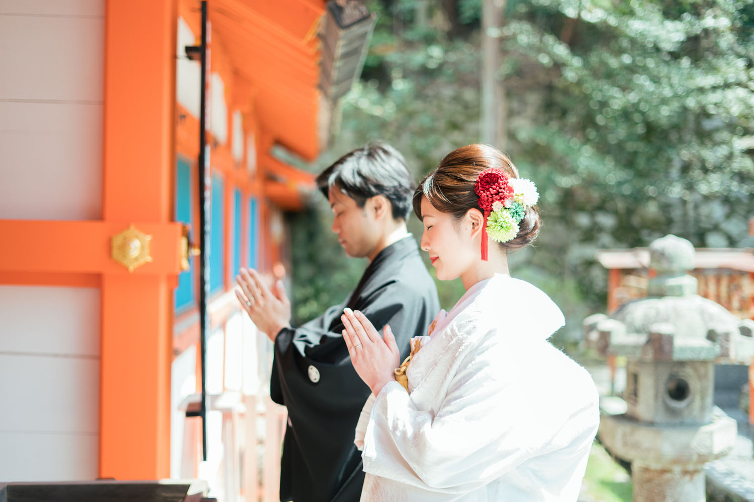 参拝中の新郎新婦様。吉田神社にて