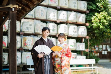 酒樽と新郎新婦