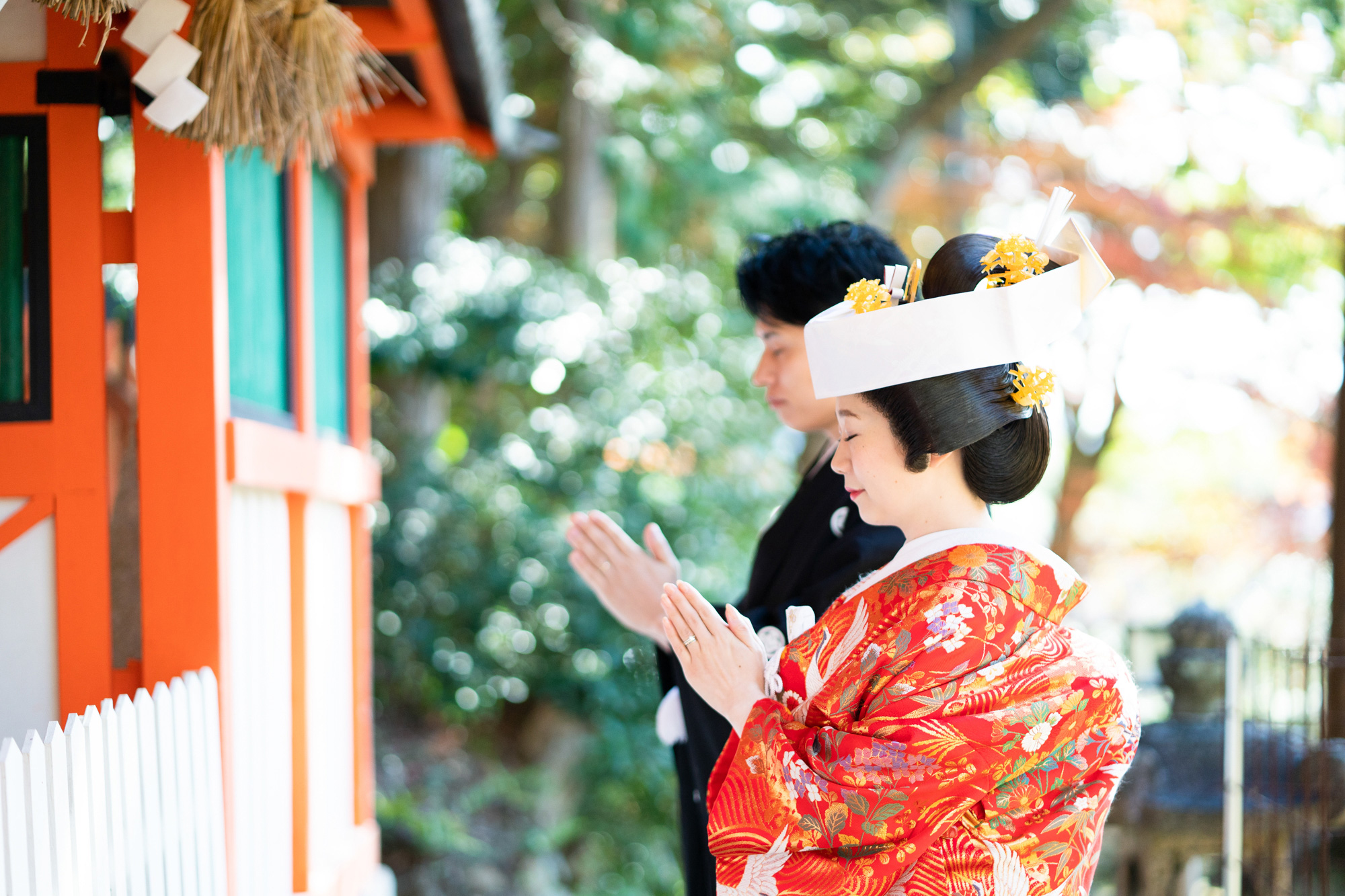 お祈り中の新郎新婦様