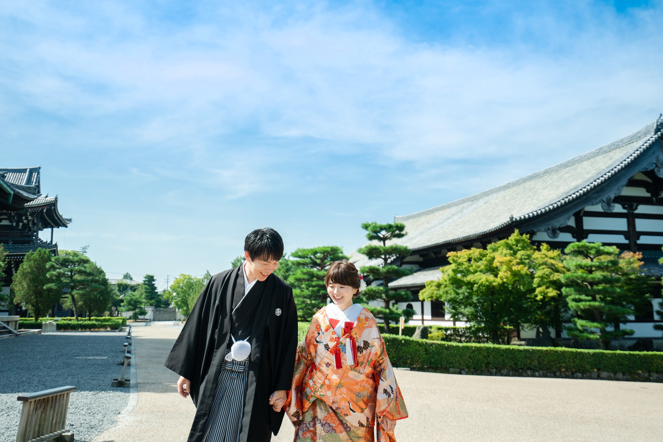 京都の東福寺、境内にて和装写真