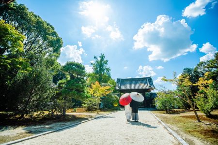 青空に和傘