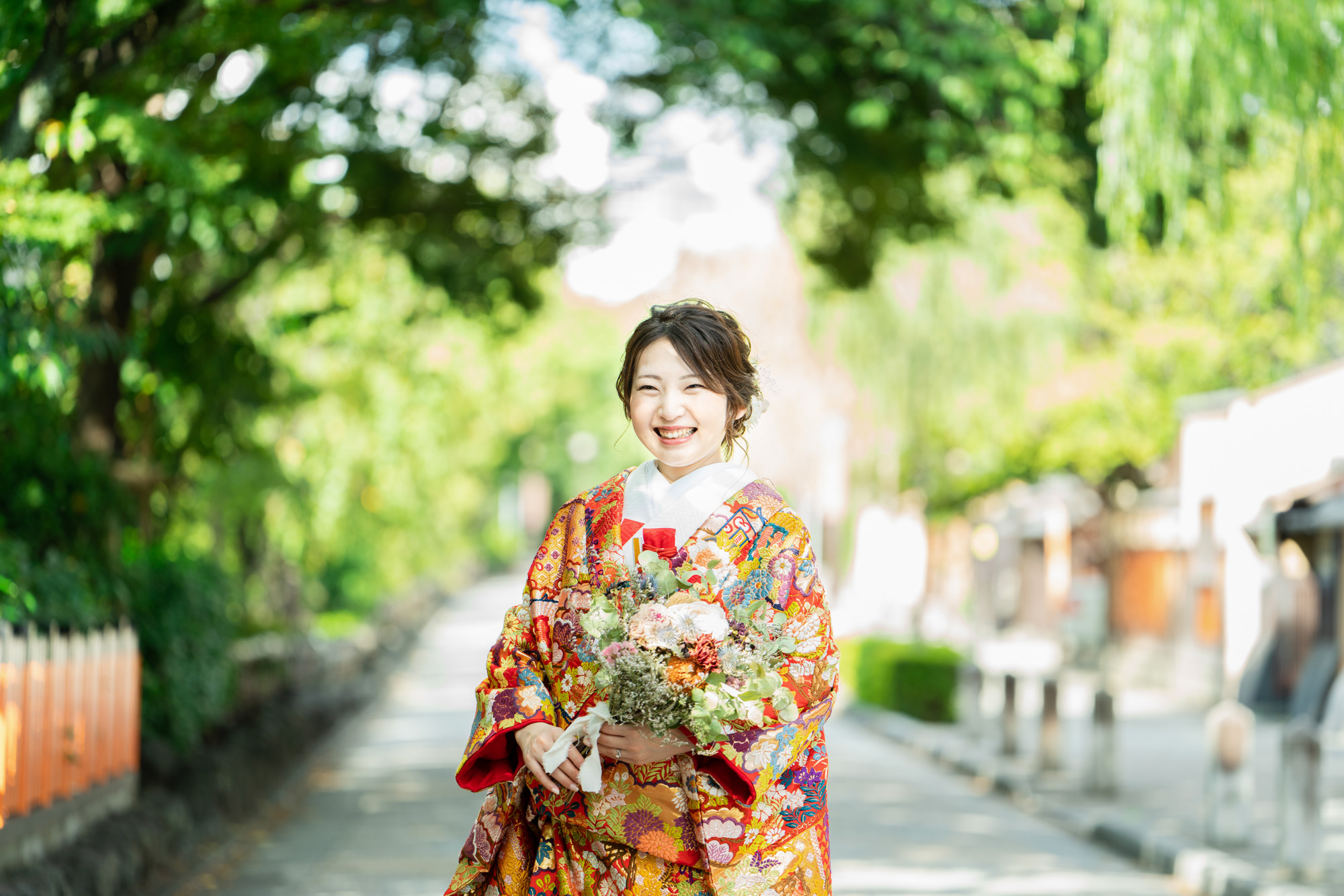 ドライフラワーブーケを持つ和装花嫁