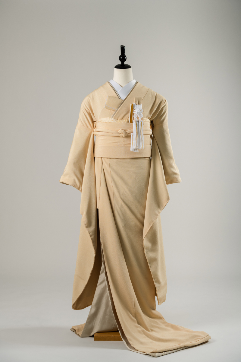 ベージュ色の色掛下