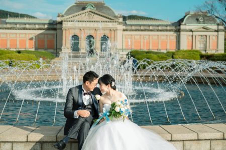 京都国立博物館の噴水前でドレス撮影