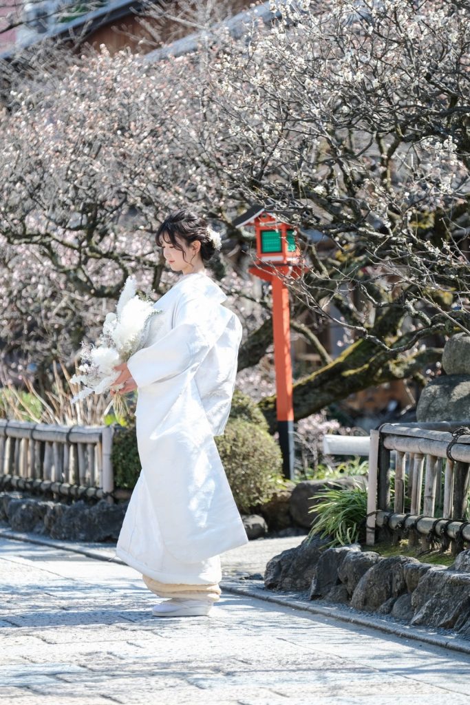 祇園白川の梅と白無垢花嫁