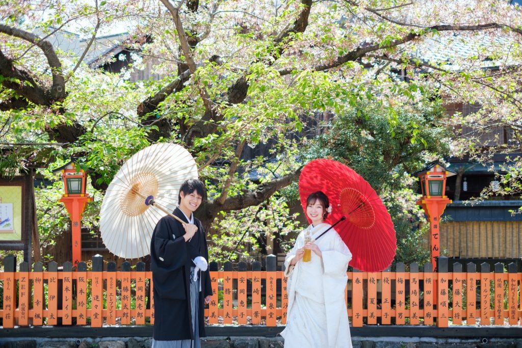 京都祗園の玉垣前で撮影