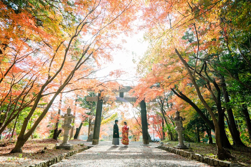 鳥居と紅葉
