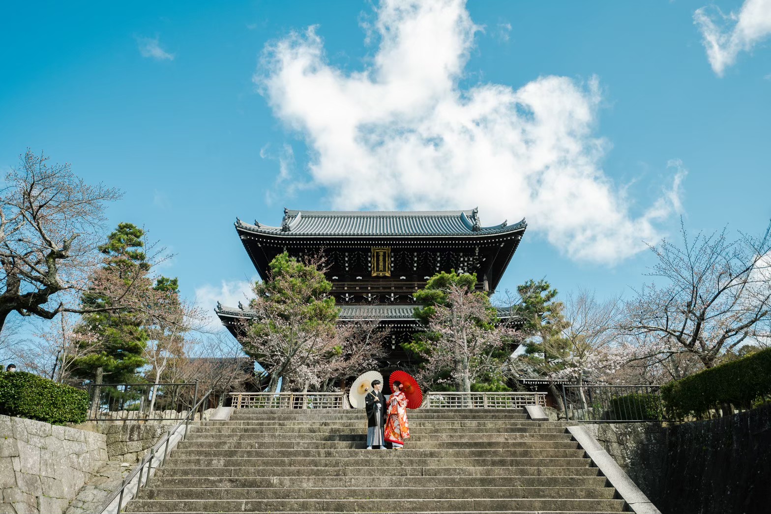 山門前