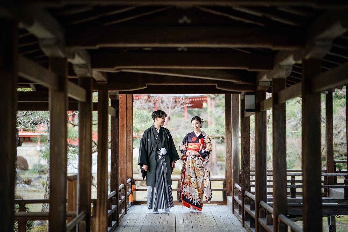 大覚寺の廊下で婚礼前撮り