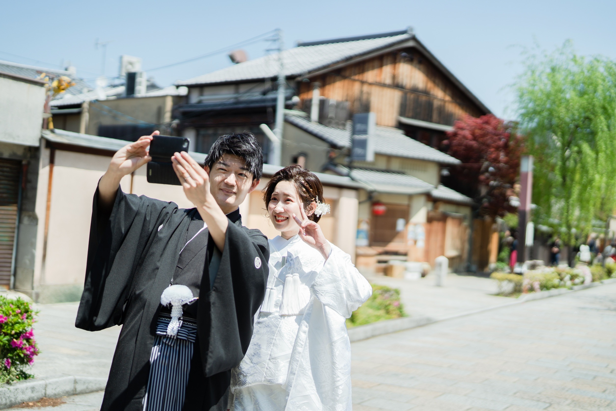 自撮り中の新郎新婦様