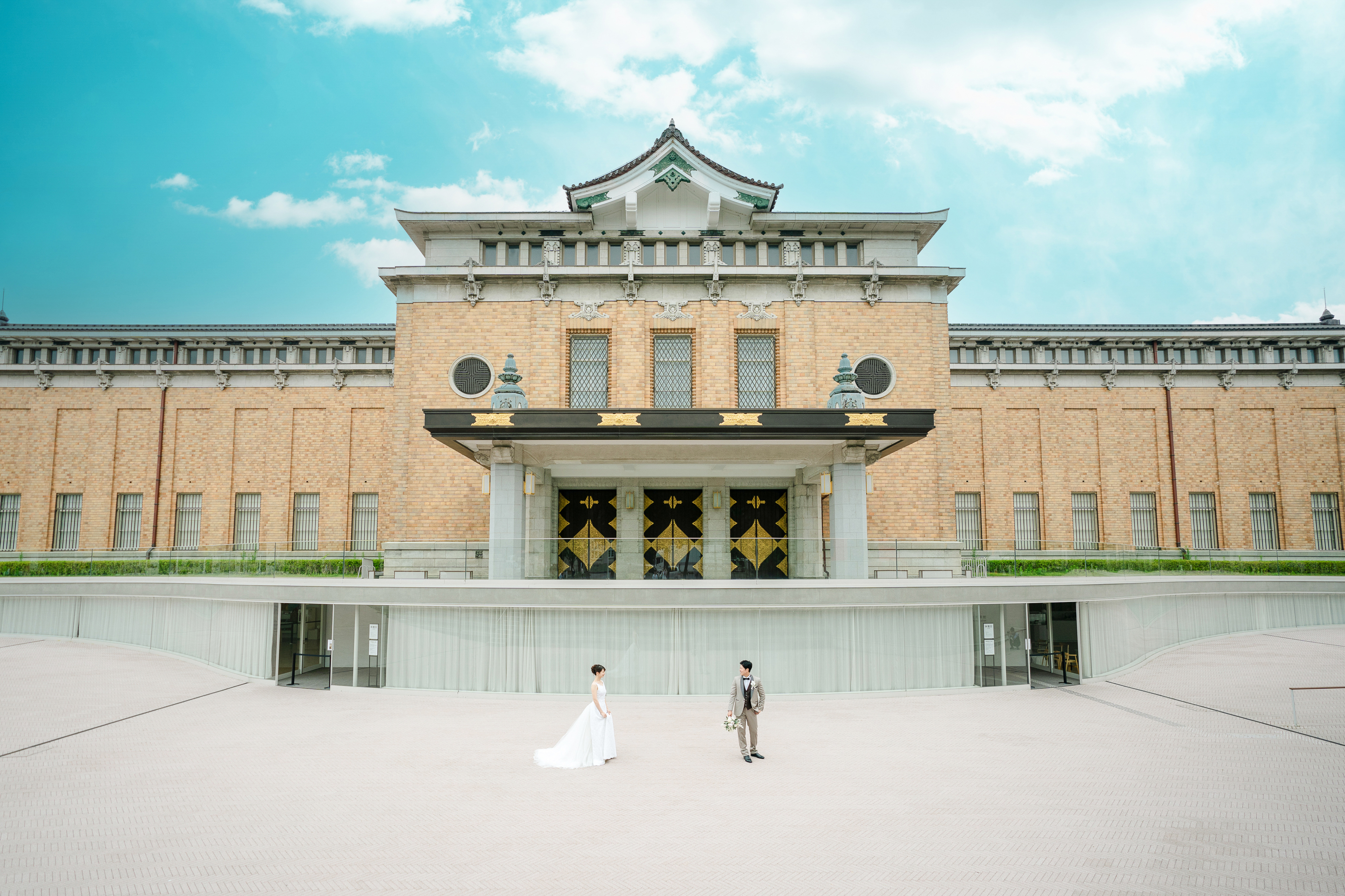 京セラ美術館で洋装前撮りイメージ