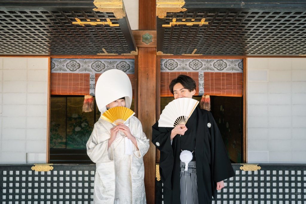 大覚寺前撮り「扇子をもった花嫁花婿」