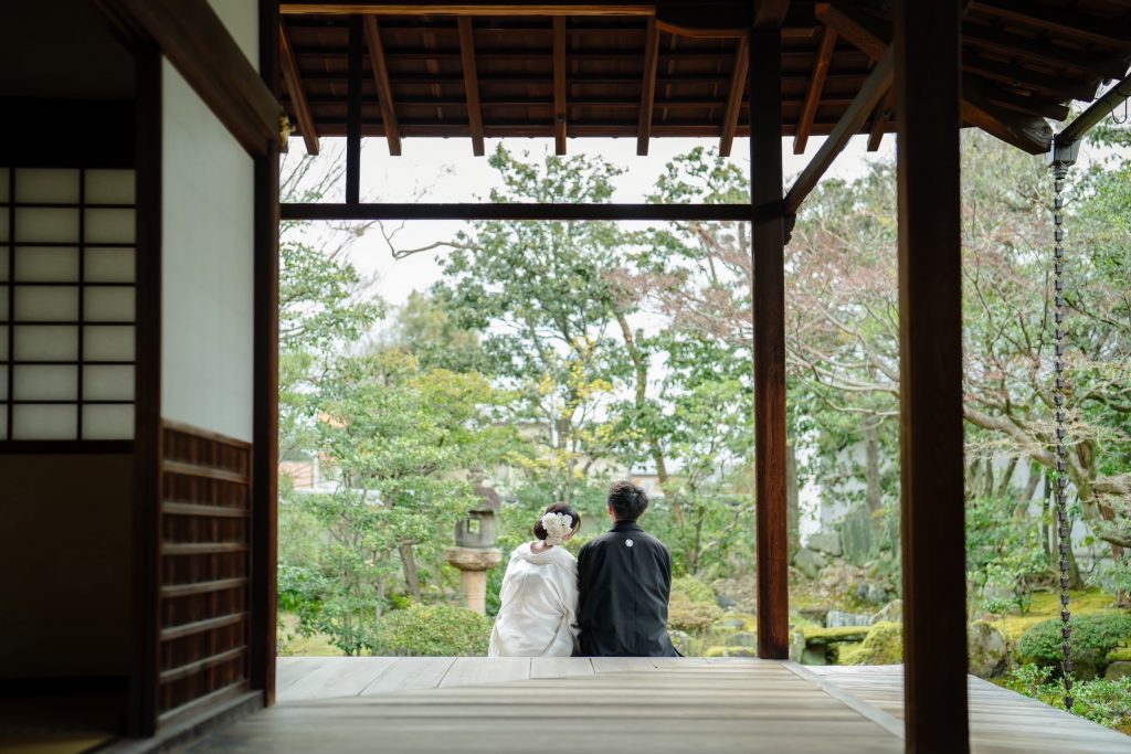 本法寺前撮り「座った写真。後ろから」
