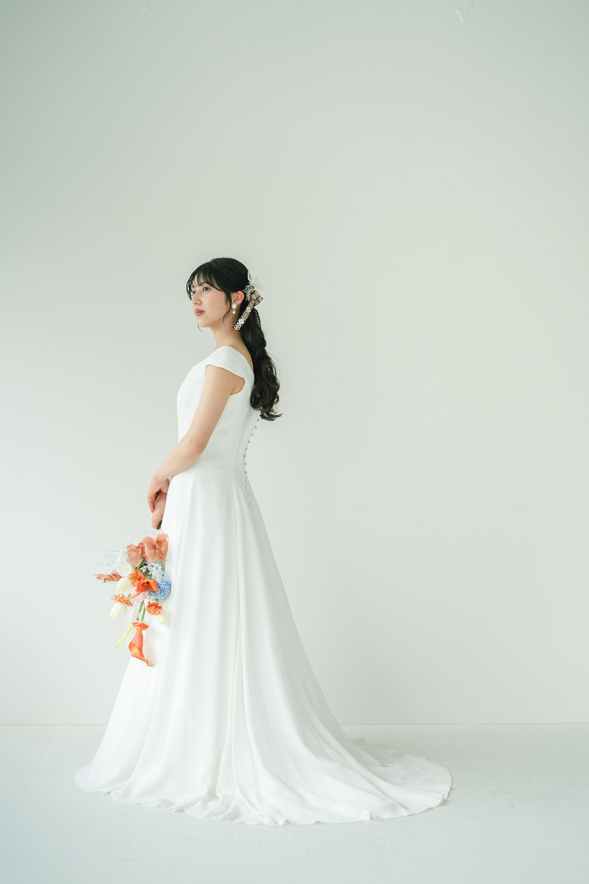 スタジオAでの洋装撮影イメージ（カジュアルなフォトウェディング）
