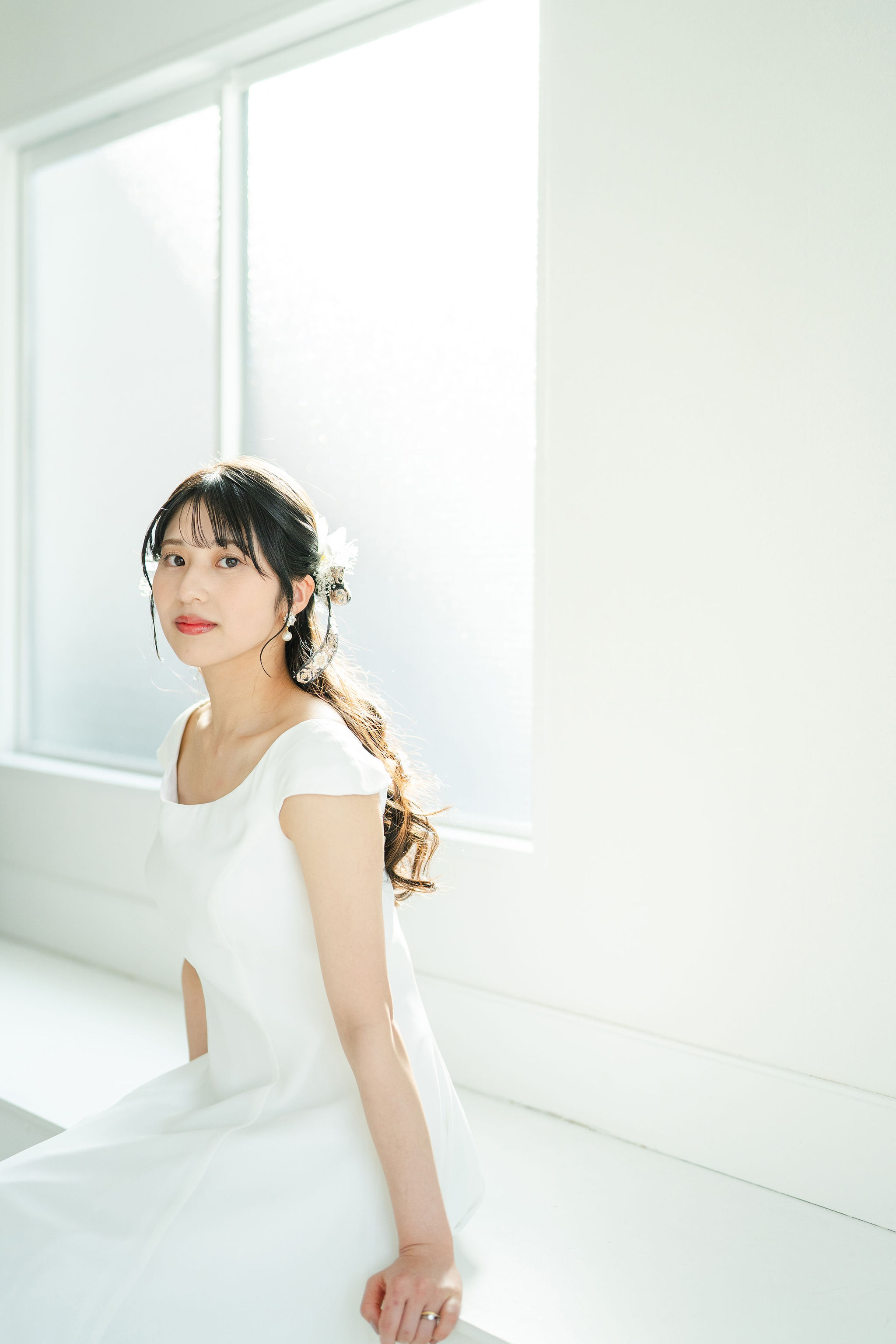 スタジオAでの洋装撮影イメージ（カジュアルなフォトウェディング）