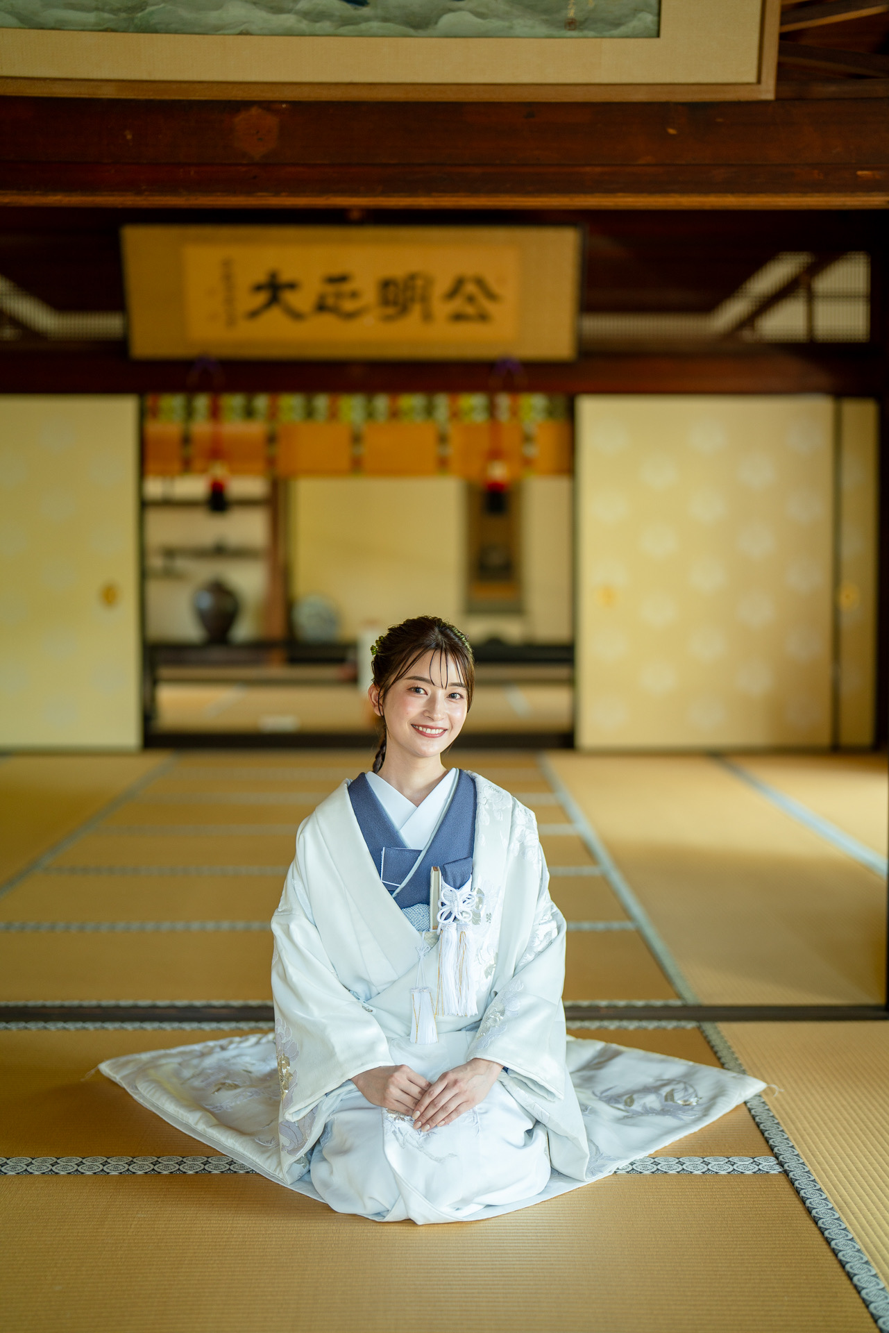正座している可愛い新婦