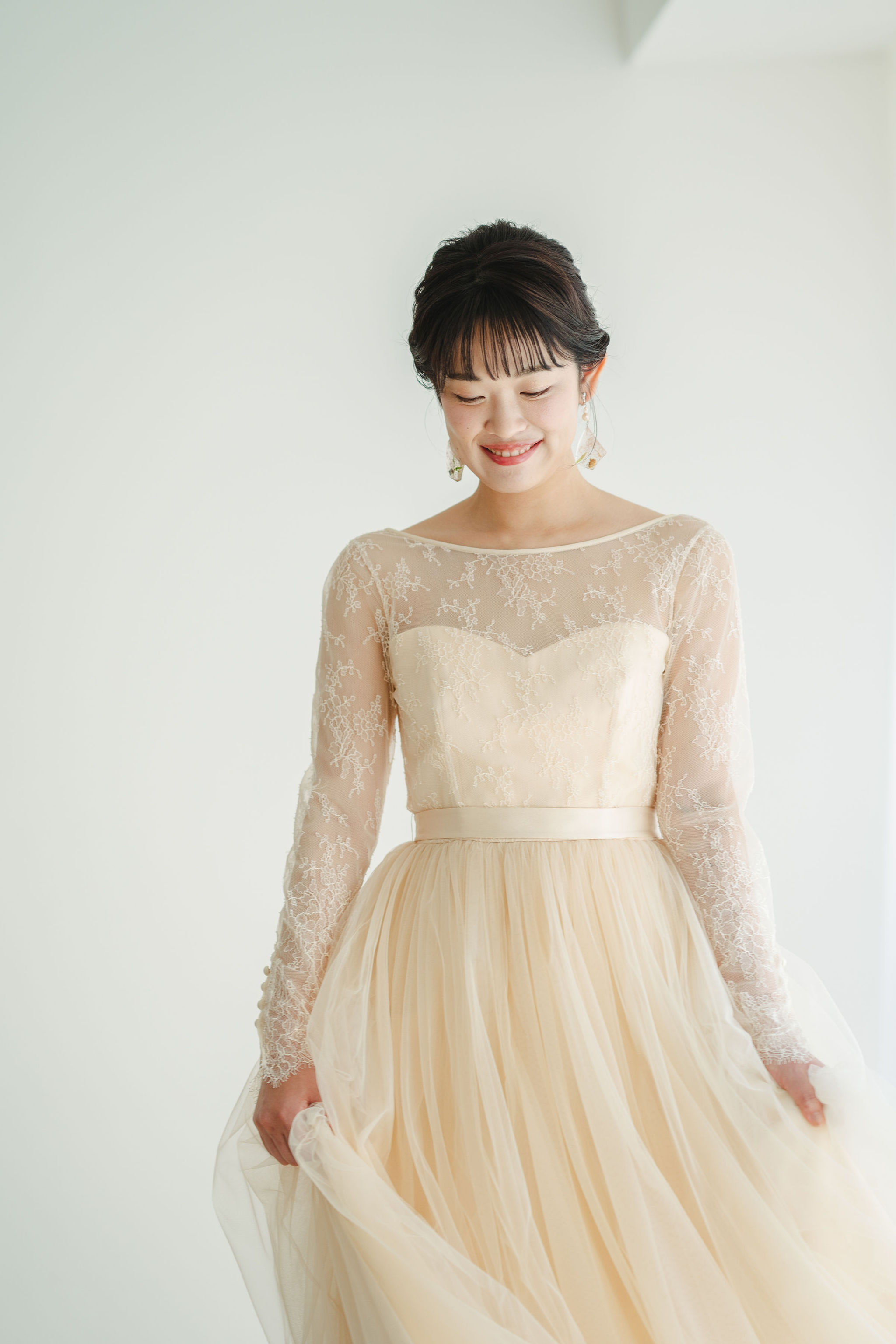 繊細なレースが美しい長袖ウェディングドレスの袖部分（京都 洋装前撮り）