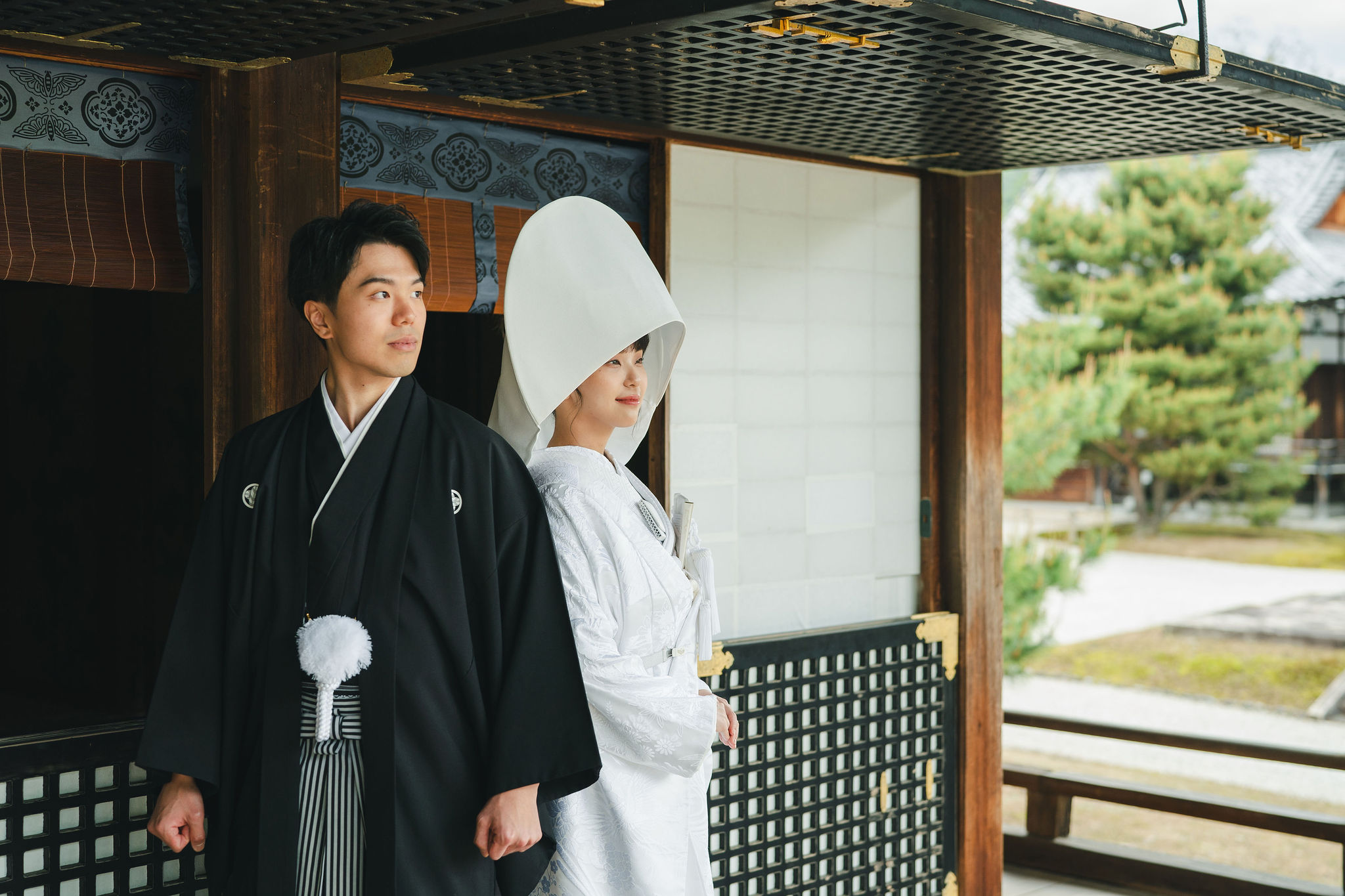 新緑シーズンの大覚寺｜白無垢と黒紋付袴スタイルでしっとりと。