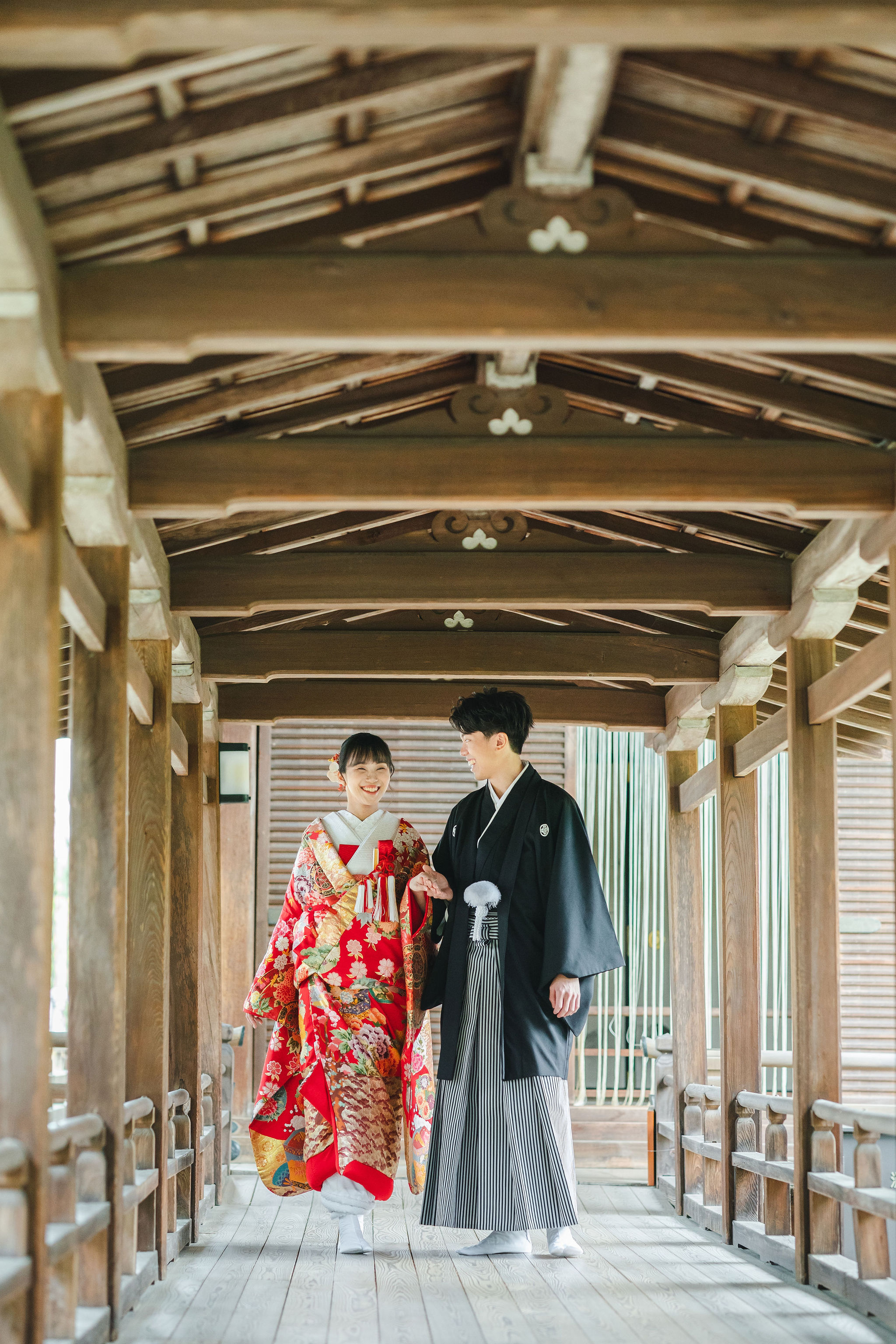 大覚寺の廊下にて、和装前撮りイメージ