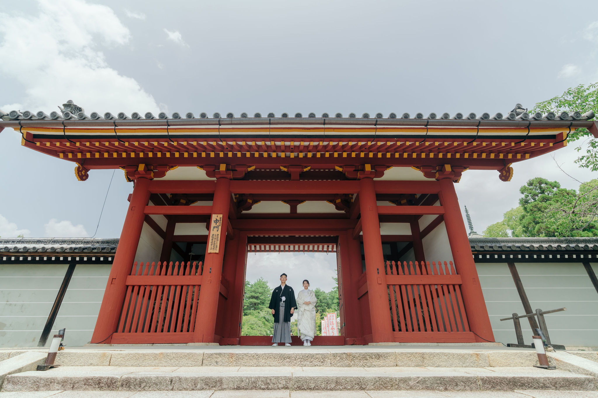 仁和寺の境内で前撮り（中門）