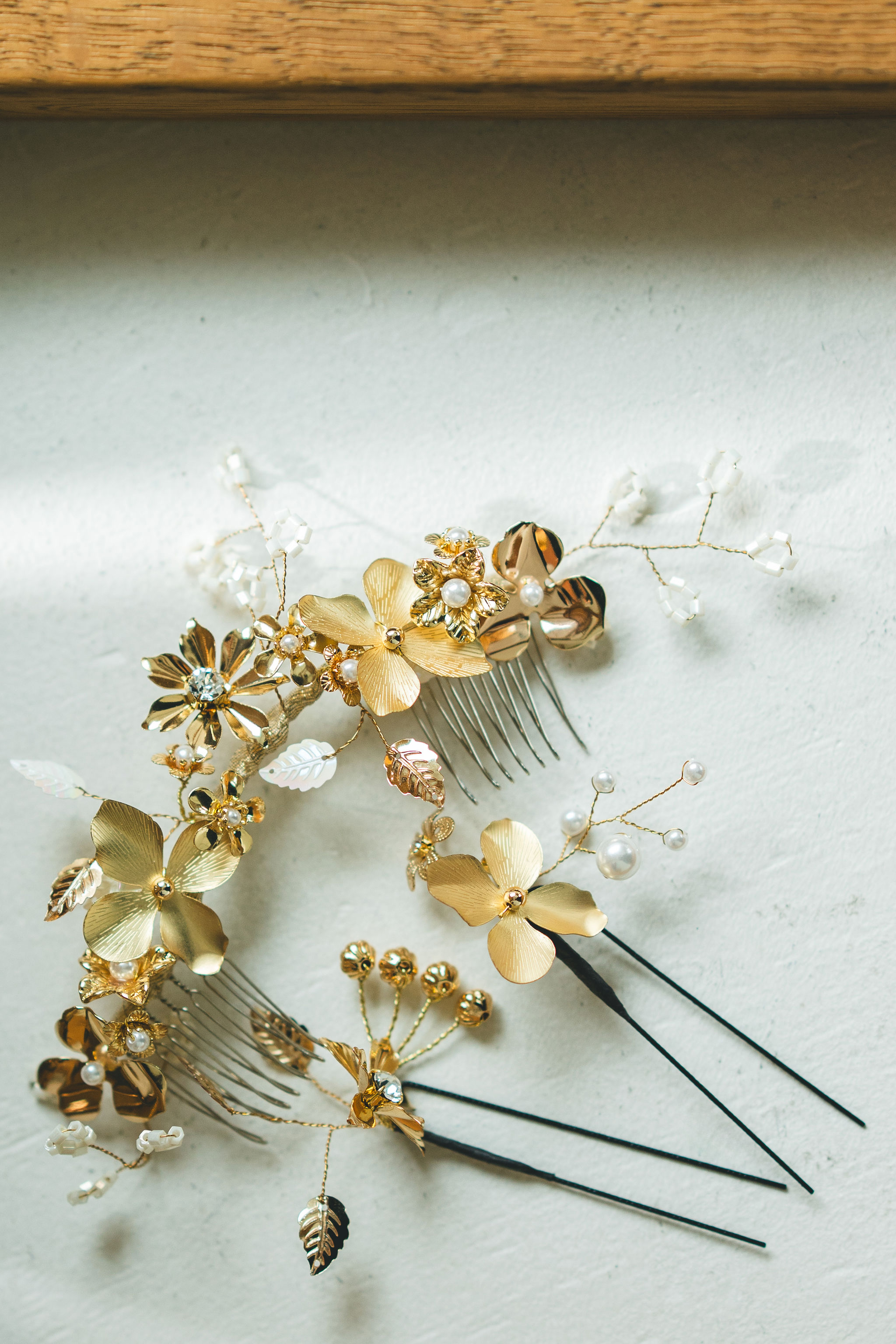 ゴールド ヘアアクセサリー 花 葉モチーフ 上質 ブライダル 花嫁 ドレス フォトウェディング