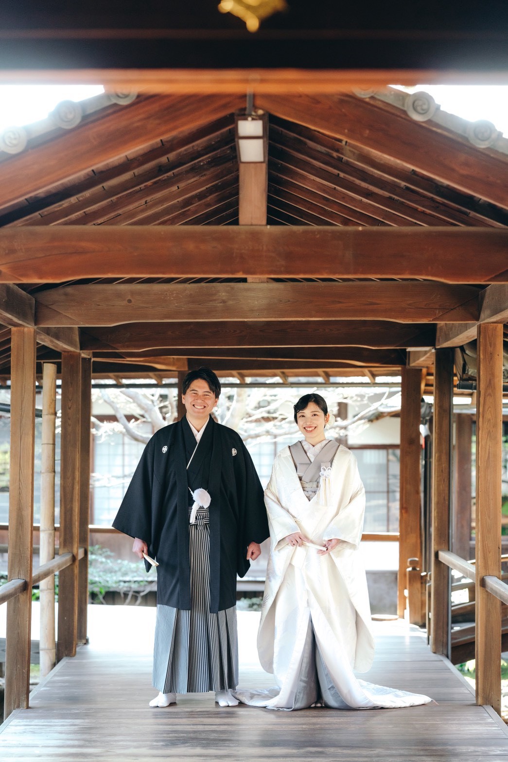 婚礼和装のフォーマルポーズ。