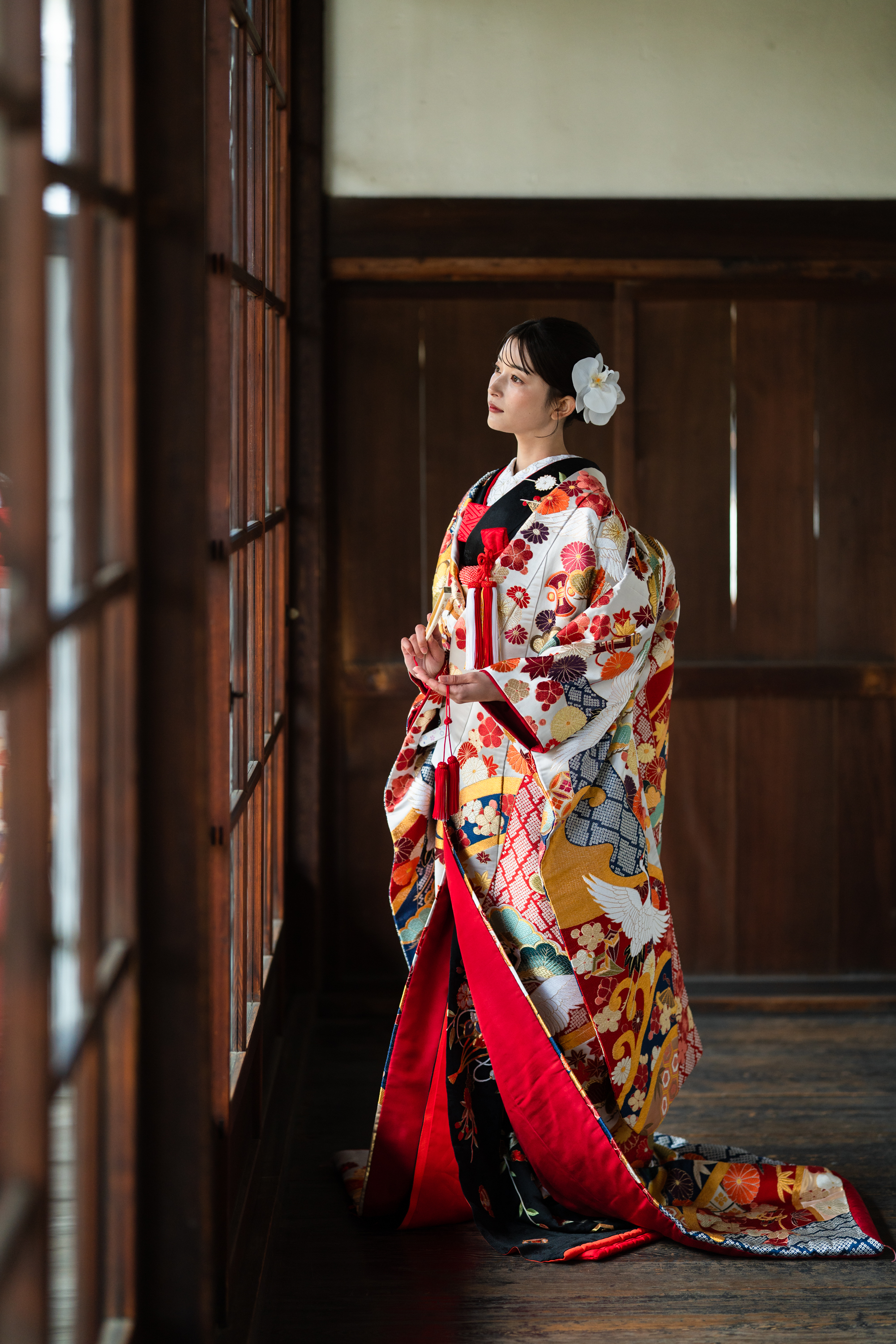 引き振袖と白地の色打掛を組み合わせた衣装コーディネートの提案