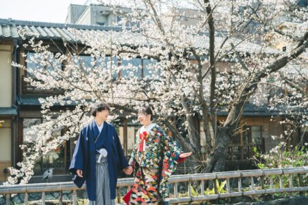 京都 前撮り 桜 和装 カップル 歩き撮影 自然な写真