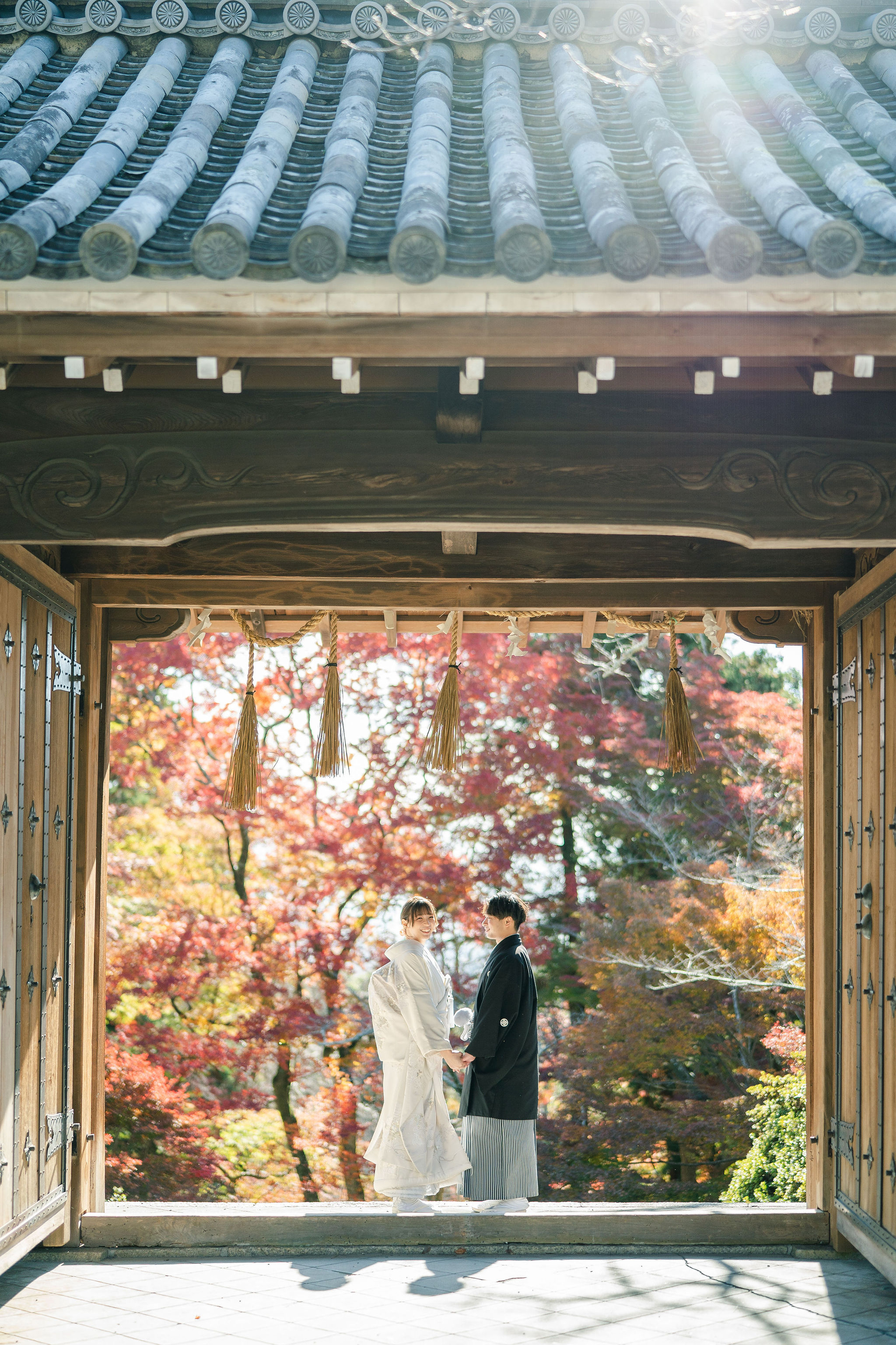 秋の毘沙門堂、紅葉前撮り「額縁ショット」
